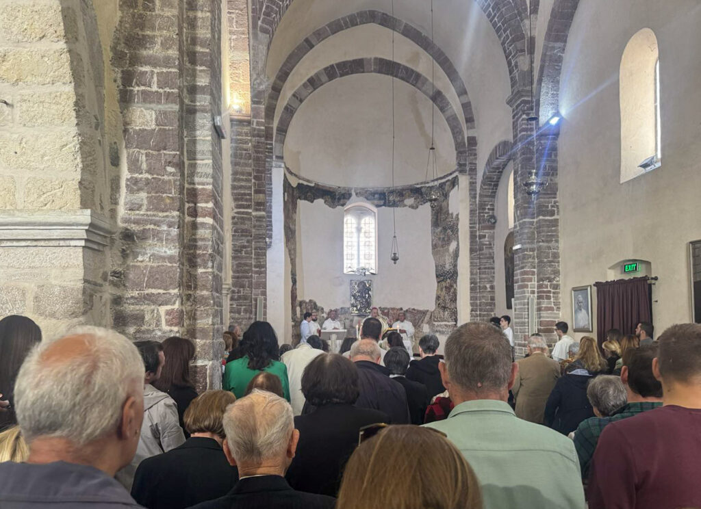 1-IMG-405c349ade80409e10963ee40c227943-V