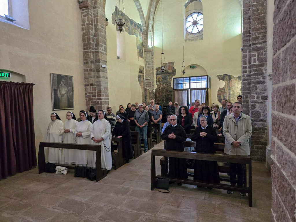 3-IMG-e57baf73e226f9afea1a50a8e97ab65a-V